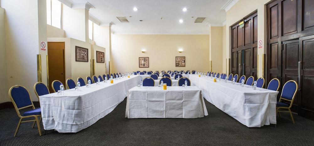 New Ambassador Hotel Harare Ngoại thất bức ảnh