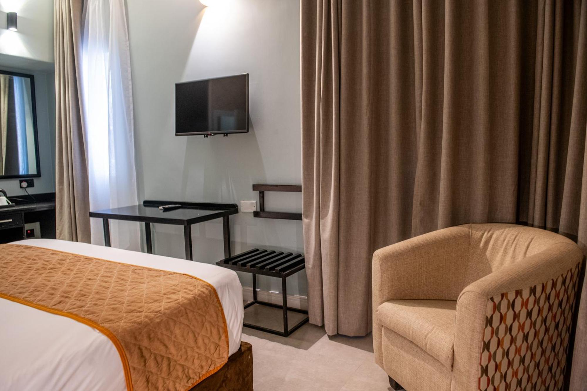 New Ambassador Hotel Harare Ngoại thất bức ảnh