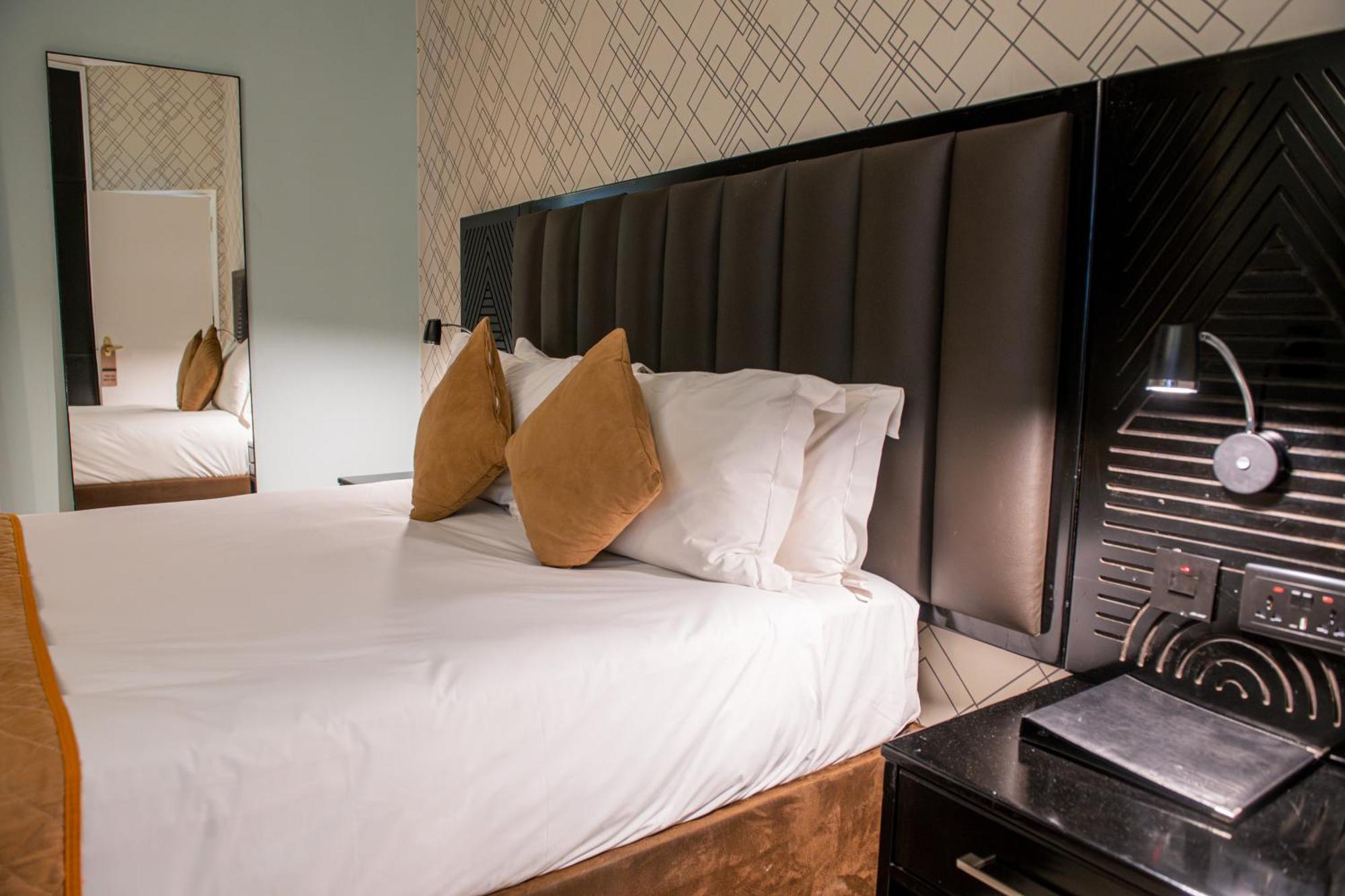 New Ambassador Hotel Harare Ngoại thất bức ảnh