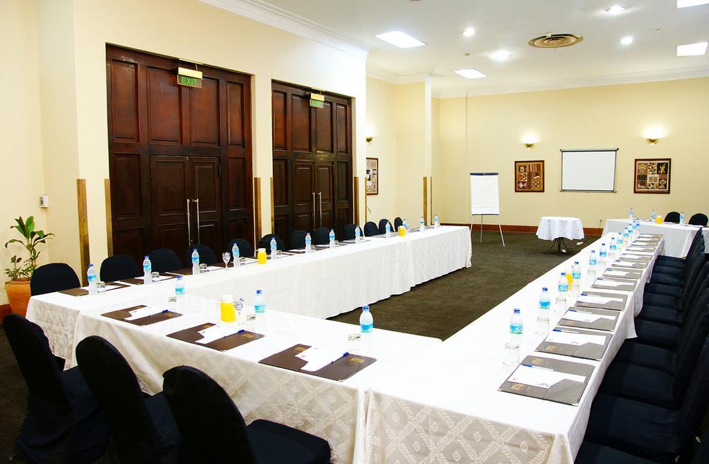 New Ambassador Hotel Harare Ngoại thất bức ảnh